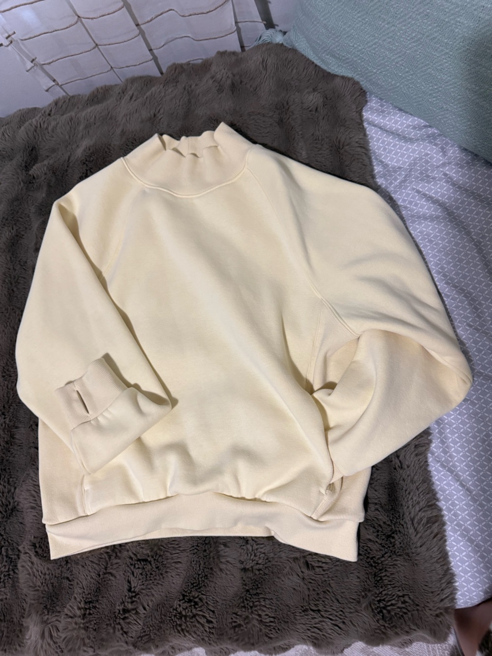 Women's Relaxed Crewneck Sweatshirt in Cream